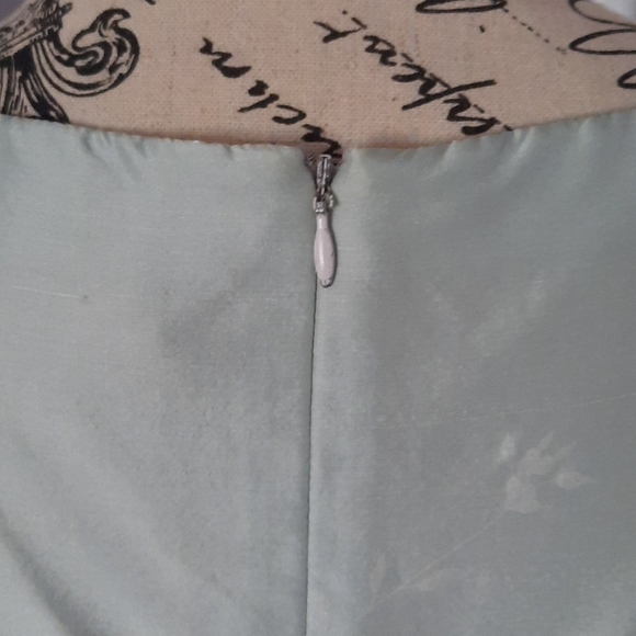 100% Silk Ann Taylor dress - Picture 5 of 8